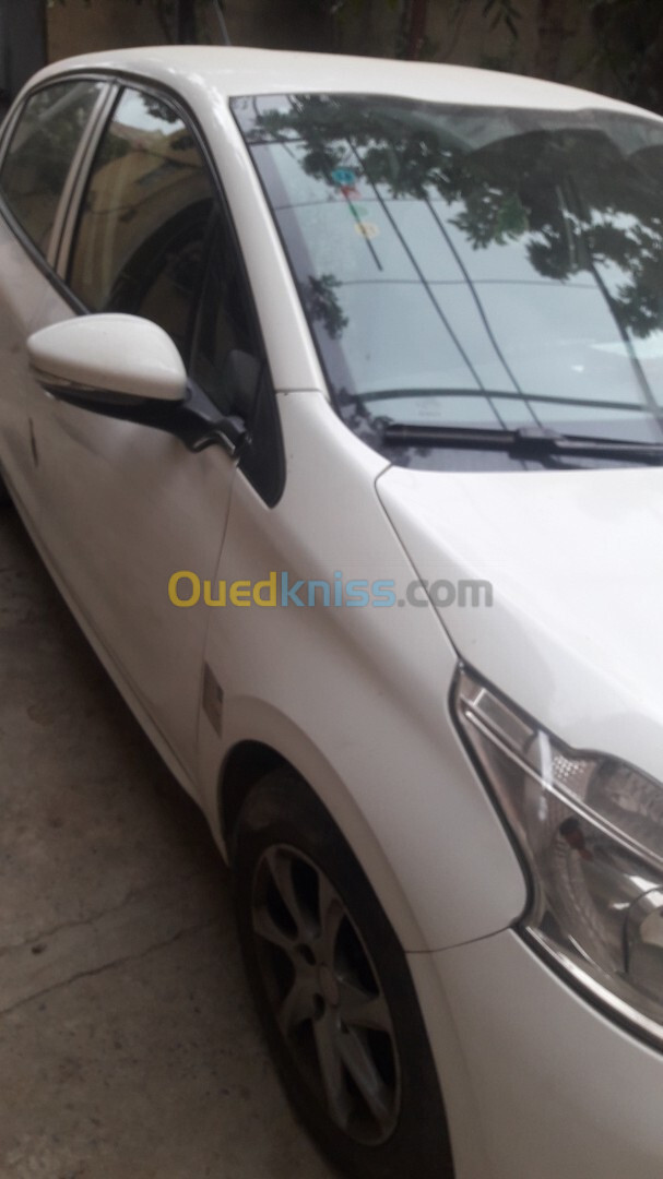 Peugeot 208 2015 208