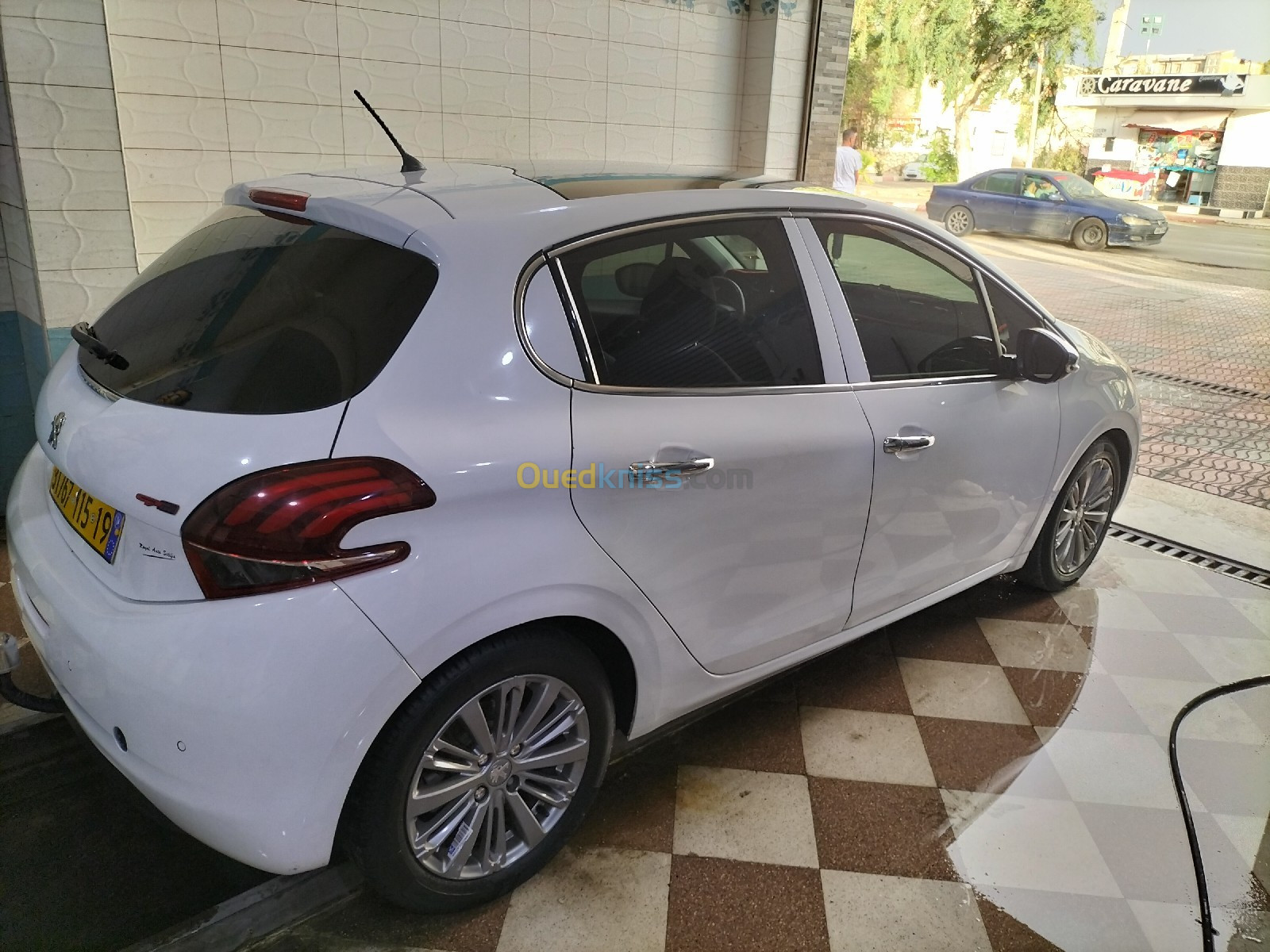 Peugeot 208 2015 Allure Facelift