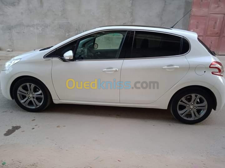 Peugeot 208 2015 Allure Facelift