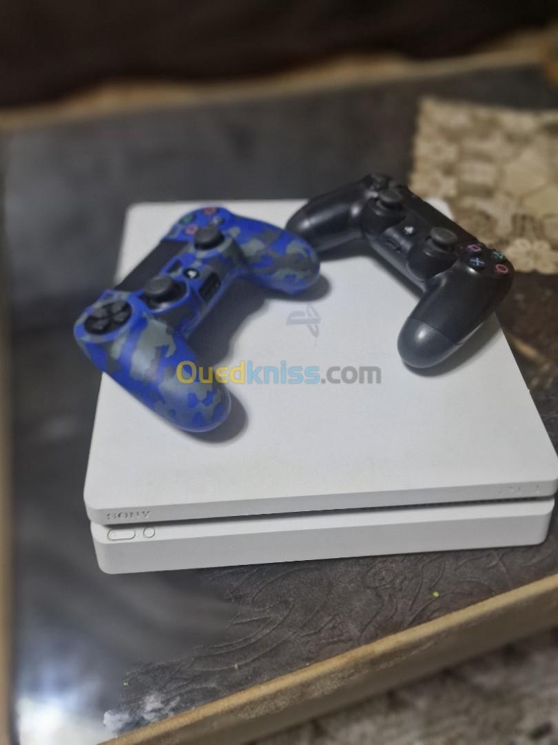 PlayStation 4 Slim 