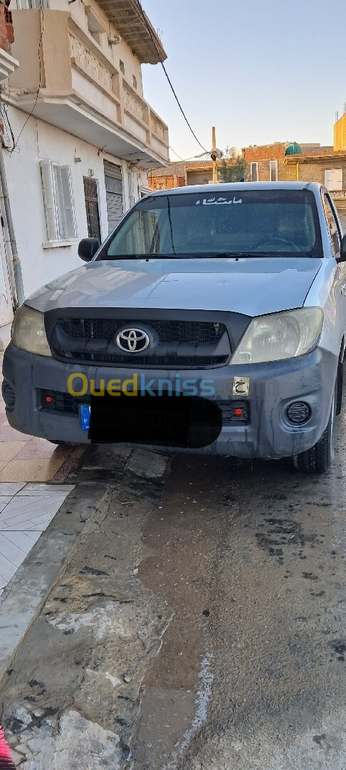 Toyota Hilux 2009 A froid aile avant,à froid sous le feu arriere