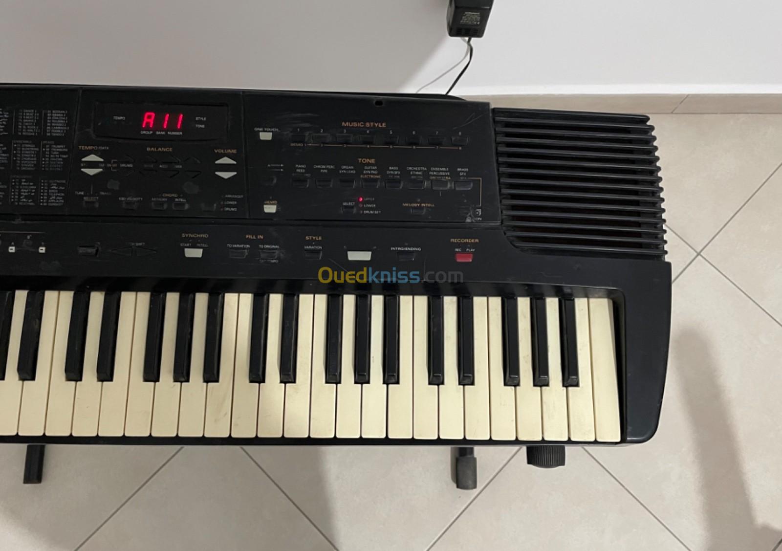 Piano Roland e14 oriental 