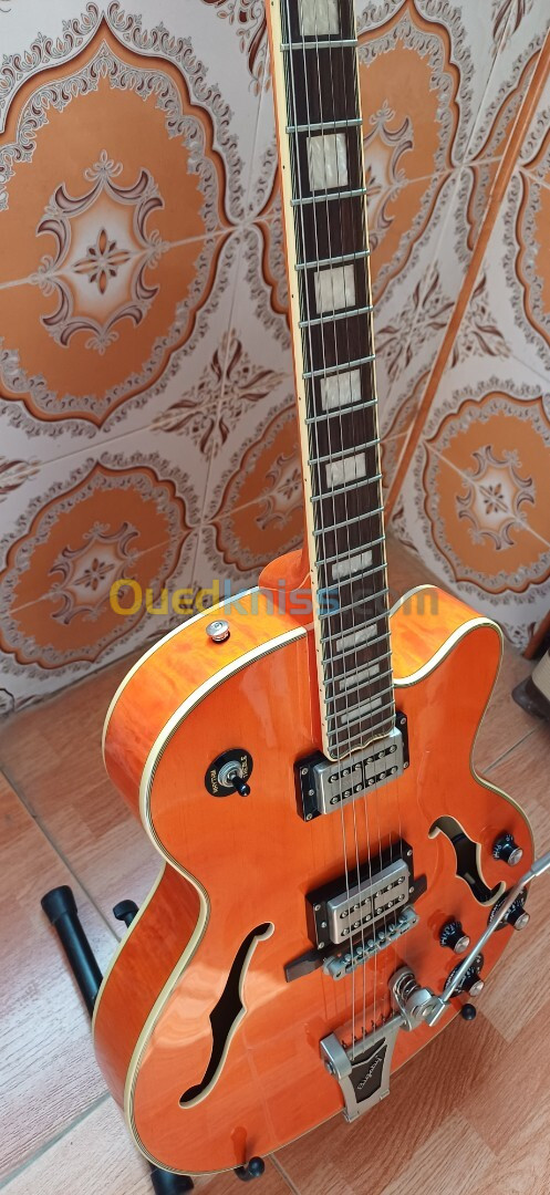 Guitare Epiphone emperor swingster neuve. 