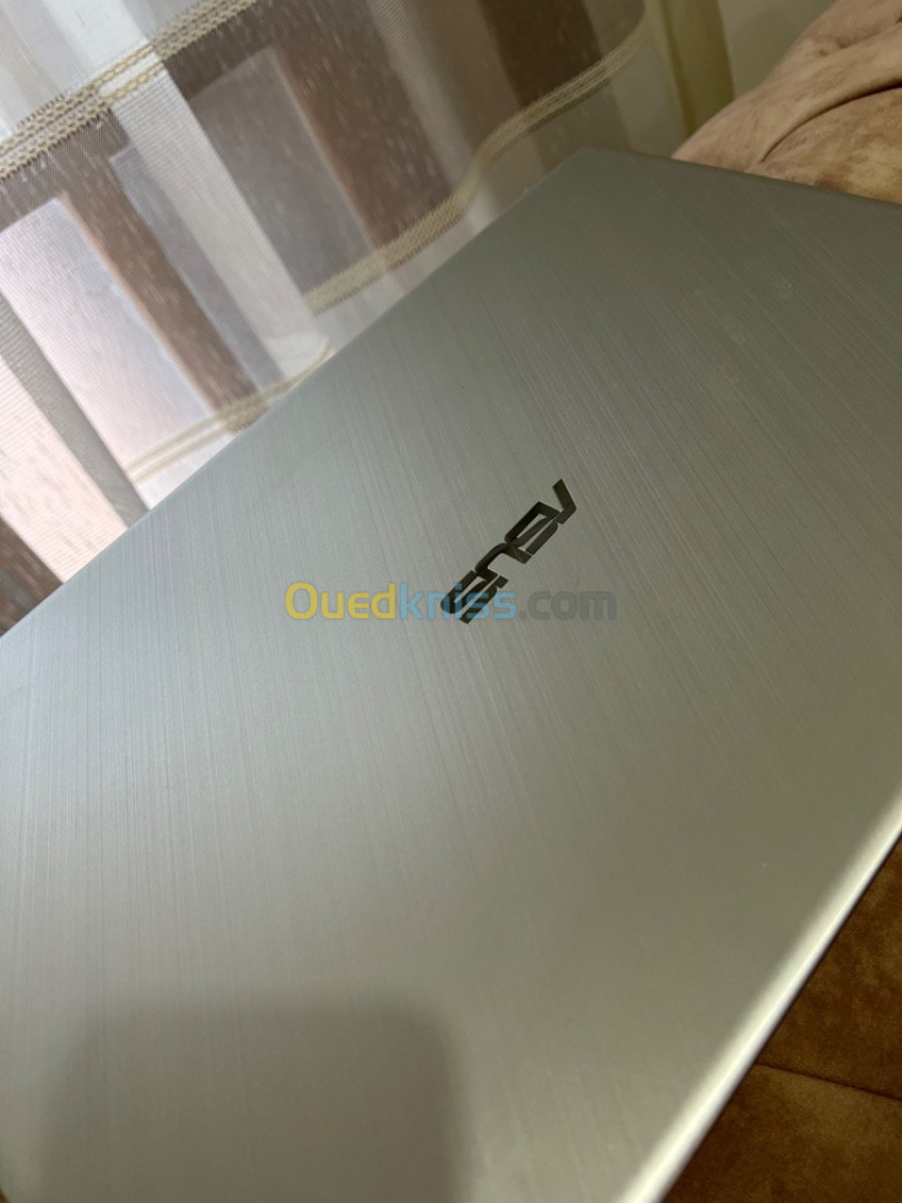 ASUS VIvoBook 17