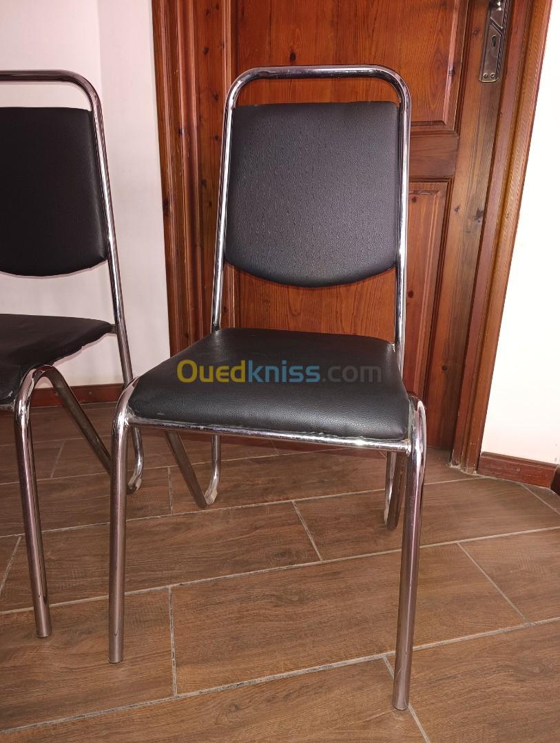 2 chaises visiteurs solides