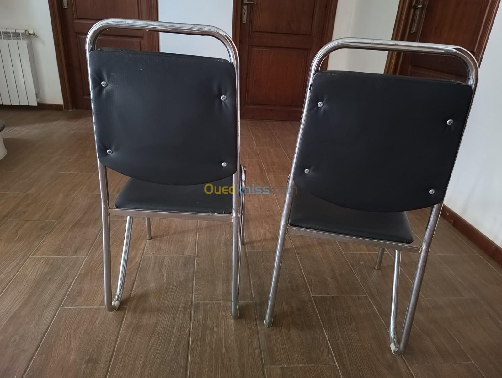 2 chaises visiteurs solides