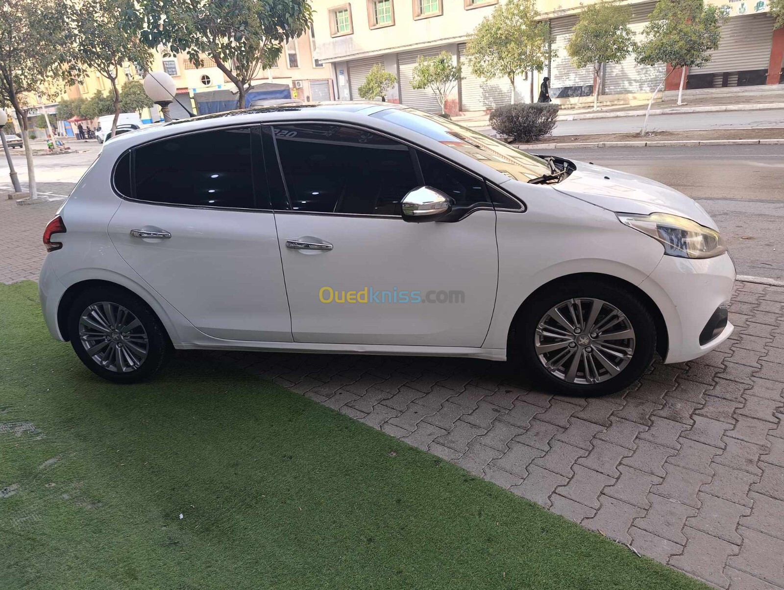 Peugeot 208 2016 Allure Facelift