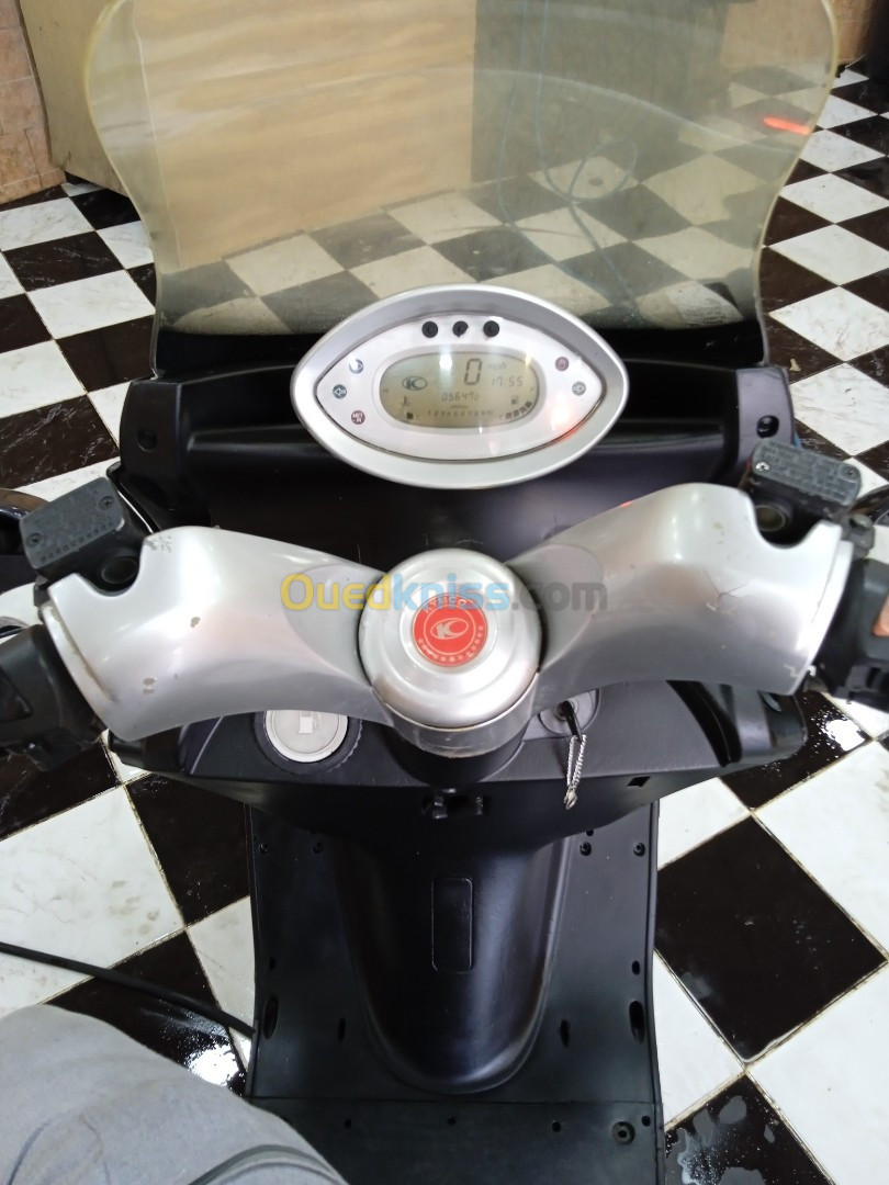 Kymco St dink 250cc 250cc بطاقة رمادية 2010