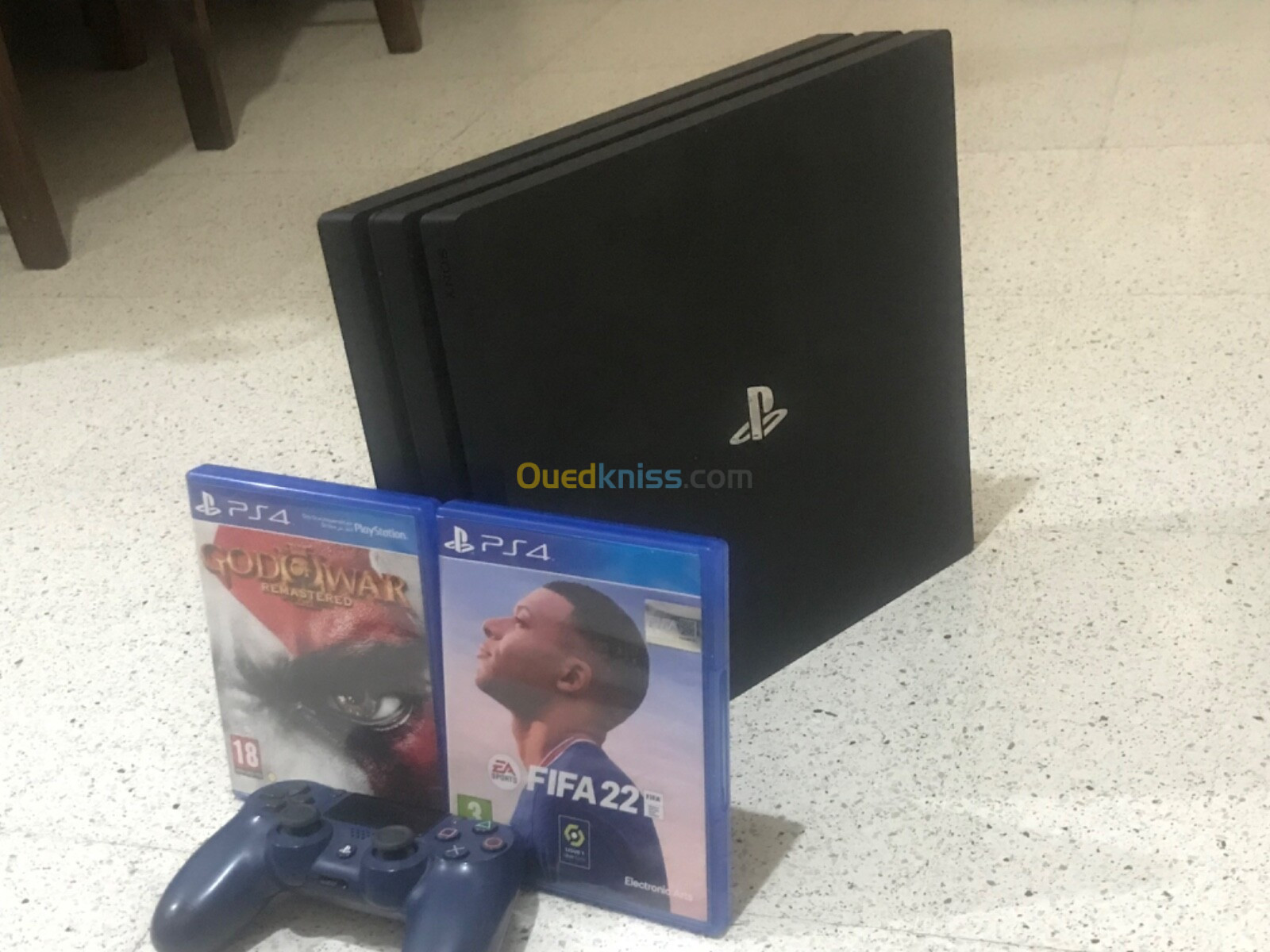 Ps4 pro 1to non flashe  +Fifa22 et god of war 