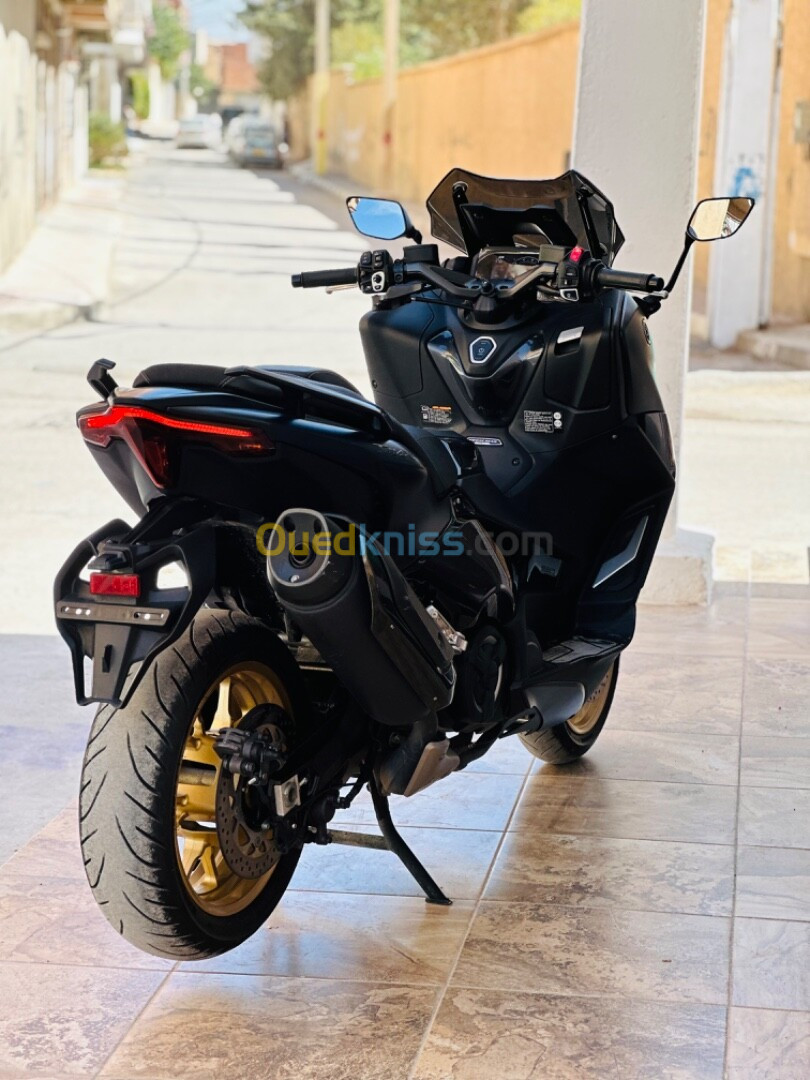 Yamaha Tmax 562 tech max 2023