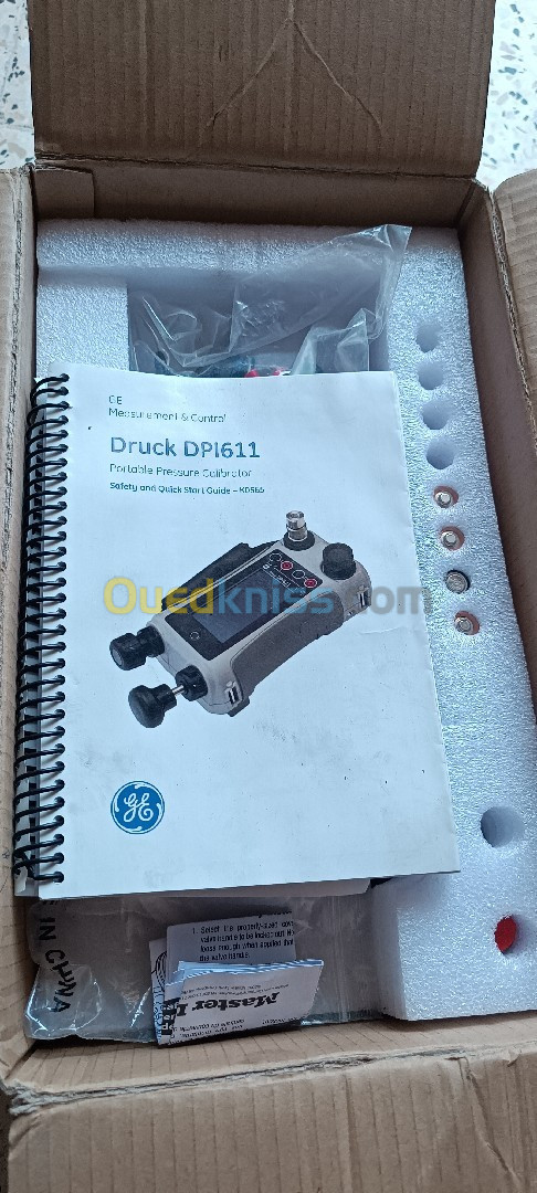 Pressure calibrator DPI 611 