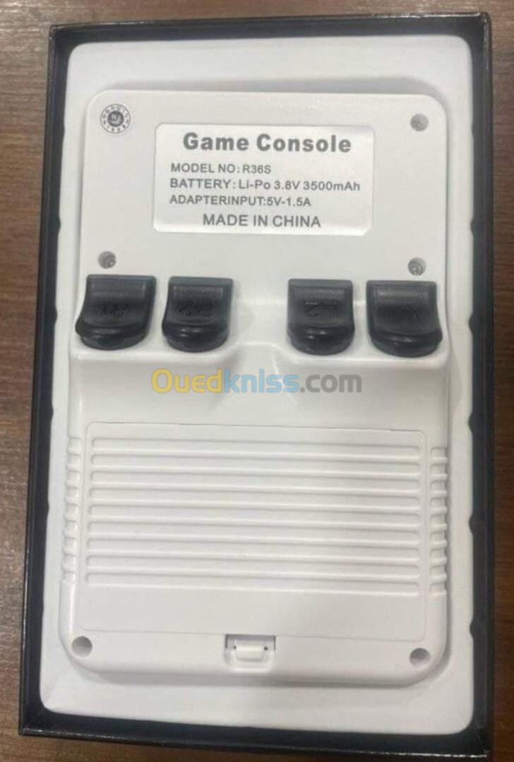 GAME CONSOLE 