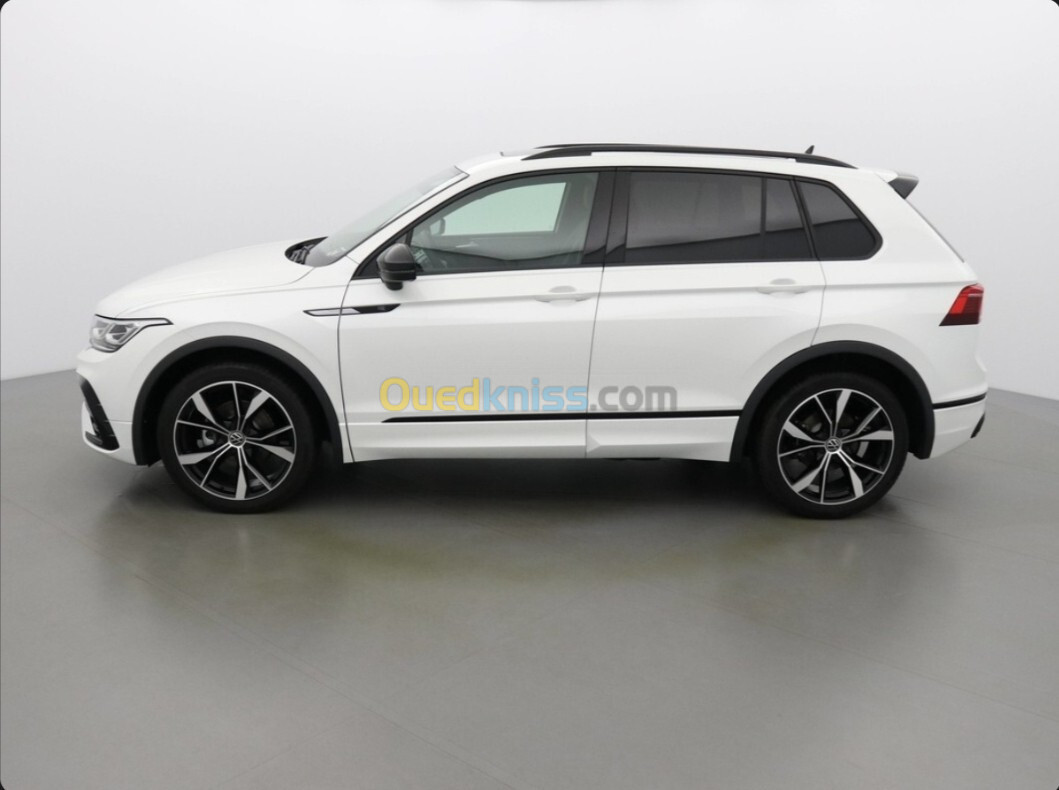 Volkswagen Tiguan 2024 Edition black