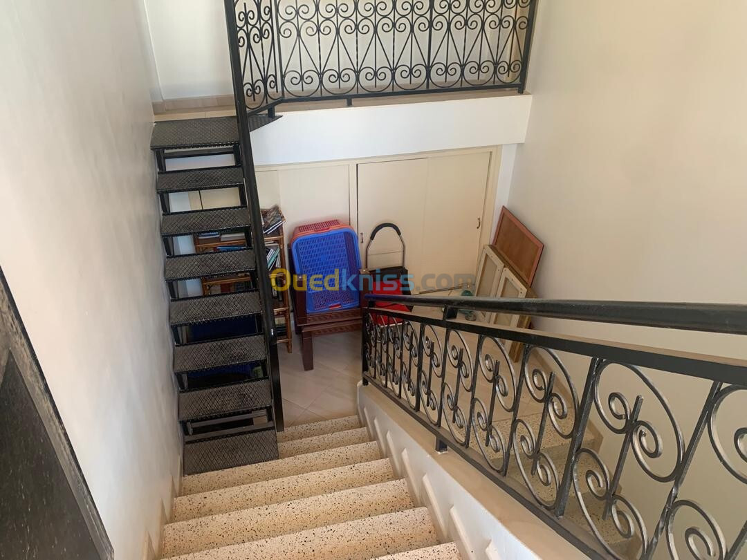 Location Niveau De Villa F8 Alger Hydra