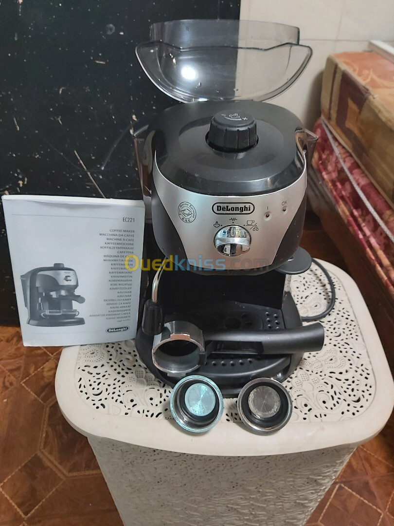 De'Longhi EC221.B Machine à Espresso Solo Pompe, Noir,1L