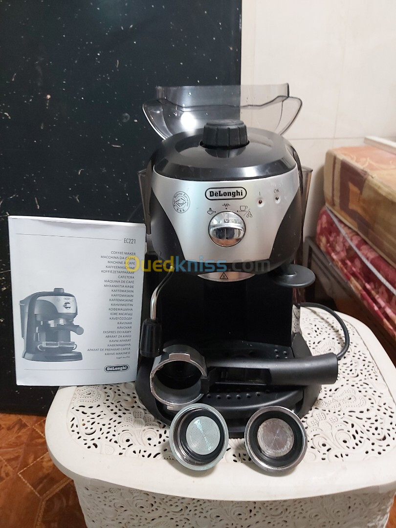 De'Longhi EC221.B Machine à Espresso Solo Pompe, Noir,1L