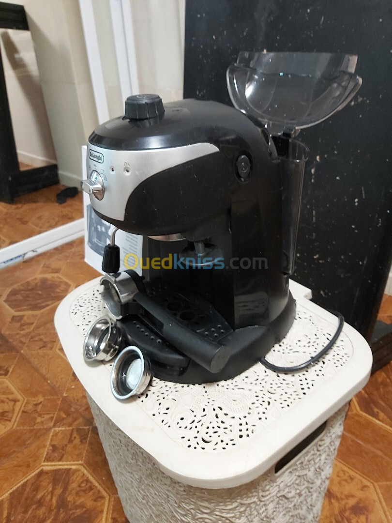 De'Longhi EC221.B Machine à Espresso Solo Pompe, Noir,1L