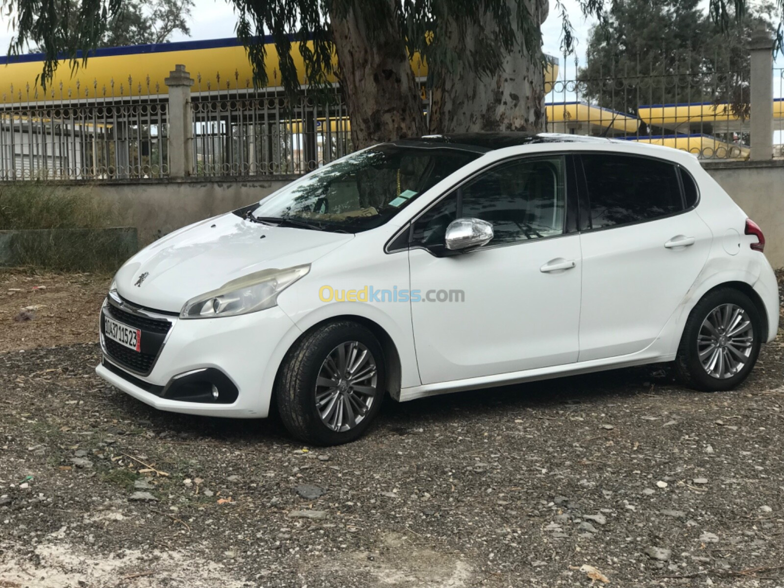 Peugeot 208 2015 Allure Facelift