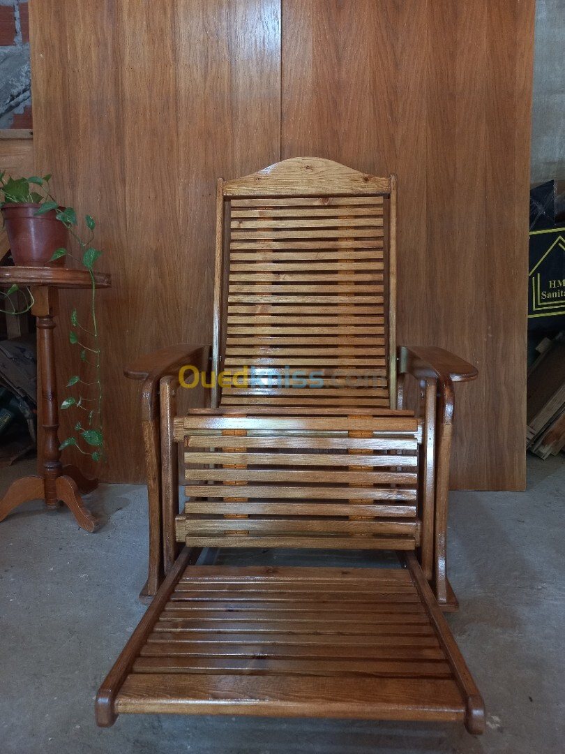 Chaise longue extensible en bois rouge 