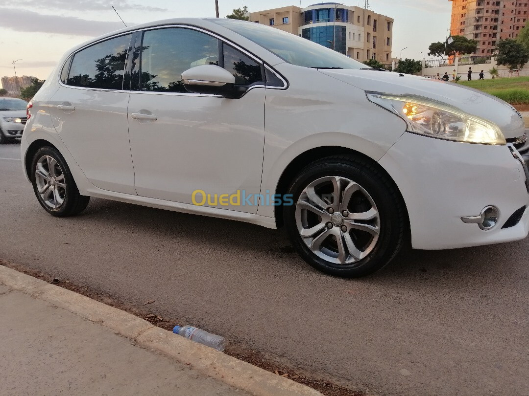 Peugeot 208 2015 Allure