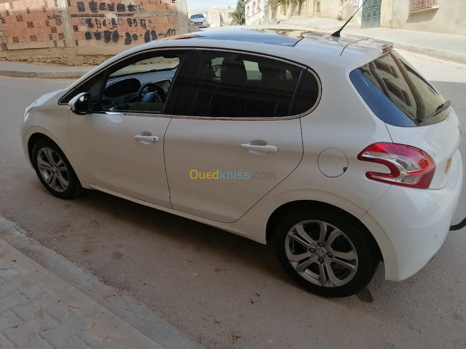 Peugeot 208 2015 Allure