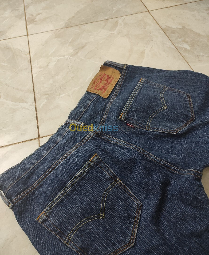 Jean 501 levis Original from UK etat neuf jamais utilisé 