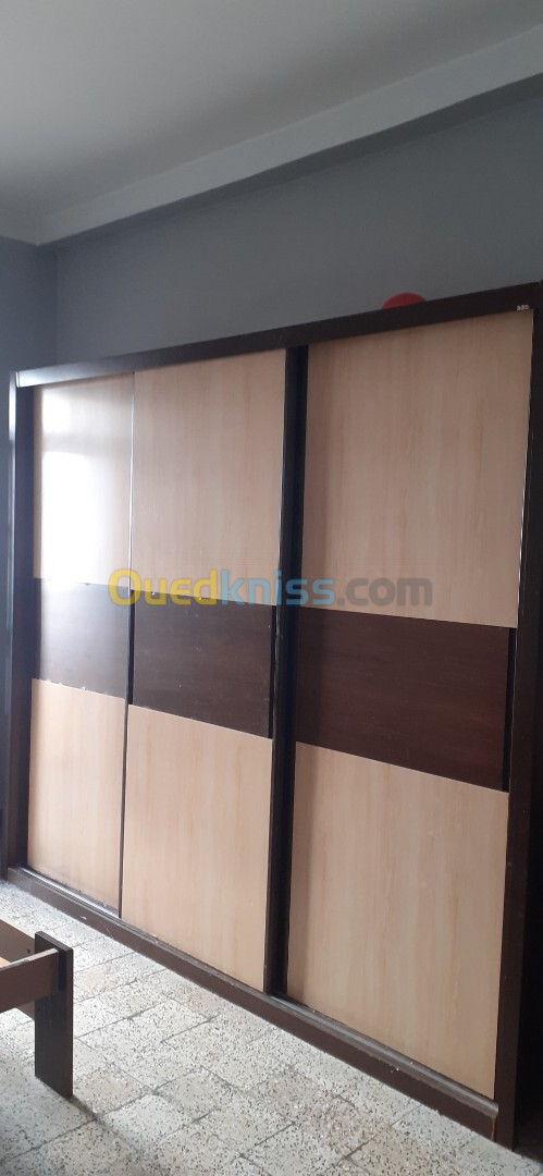 Vend armoire MDF MASSIF