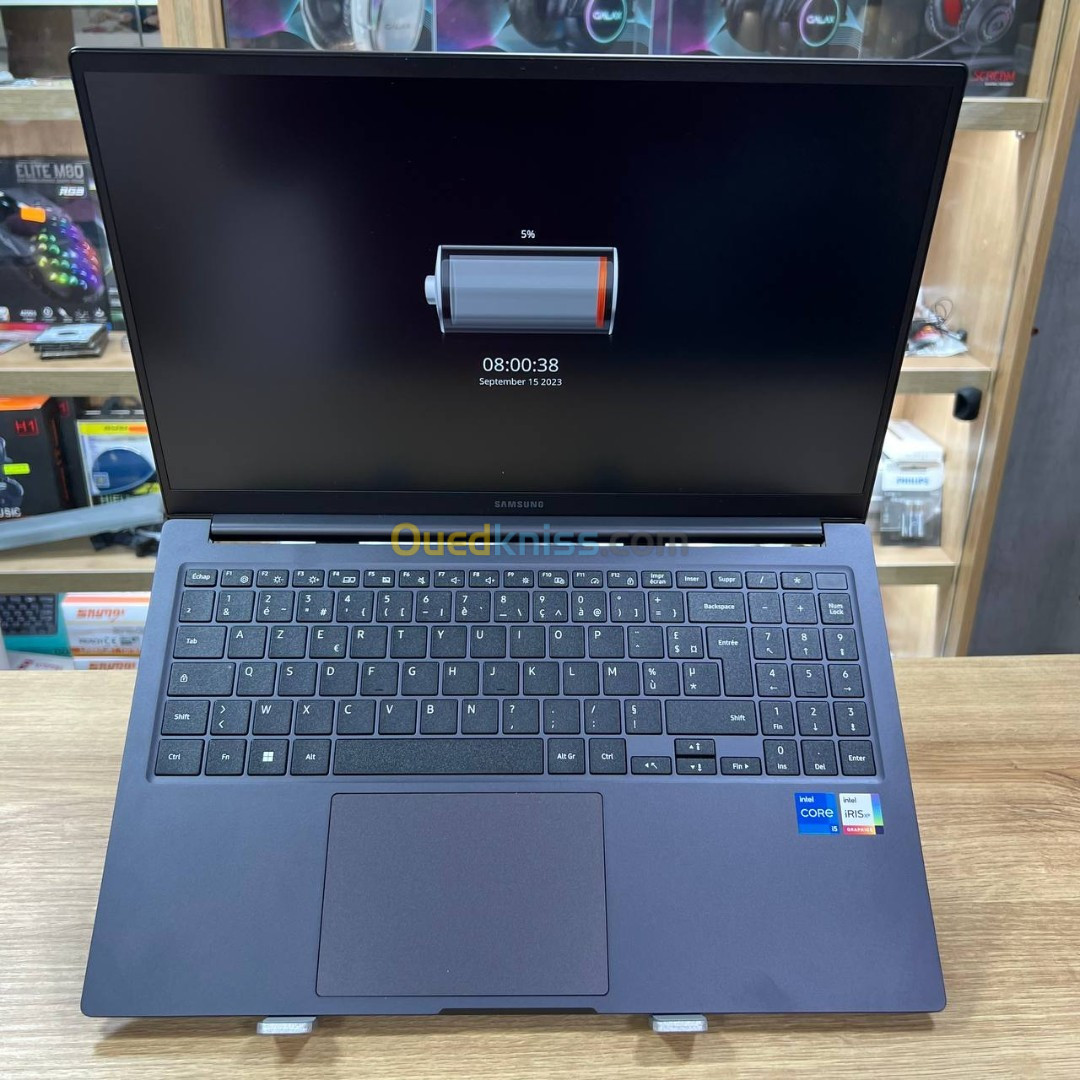 SAMSUNG GALAXY BOOK  3 NEUF  Intel Core i5-1335U 8GB 256SSD 15.6''