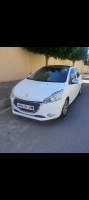 voitures-peugeot-208-2013-allure-bouira-algerie