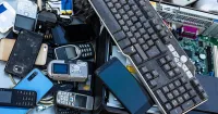 Destruction des équipements électroniques et électrique sur site 