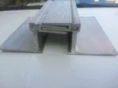 Couvre joint et joint de dilatation