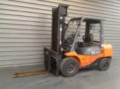 Location chariot elevateur clarck 3t
