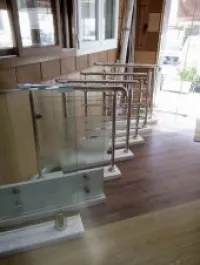 RAMPE DESCALIER INOX , VERRE TROMPER 