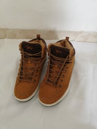 Basket montante en Daim pointure 40