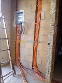 الجزائر-وسط-بناء-و-أشغال-Électricité-bâtiment