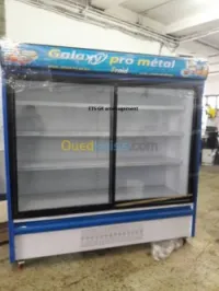 Frigo mural,présentoir et caisse 
