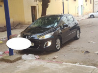 moyenne-berline-peugeot-308-2011-active-bouira-algerie