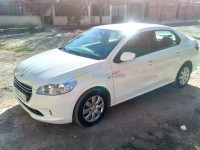 باتنة-الجزائر-صالون-سيدان-peugeot-301-active-2013