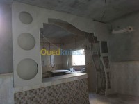 الشلف-الجزائر-ديكورات-و-ترتيب-بلاكوبلاتر-ليكوبوند-وأسقف-بلاستيكية-md