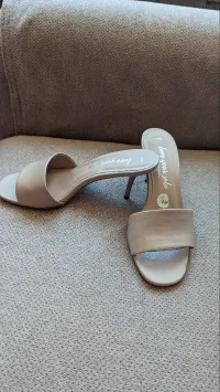 Mules à talon aiguille marque New look couleur avoine 