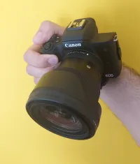  Canon m50 mark ii+15-45mm+lens SIGMA 16MM+ tripod + SanDisk 64G+2batteries+ chargeur +pochette  
