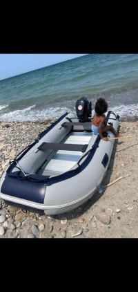 Bateau pneumatique  avec moteur