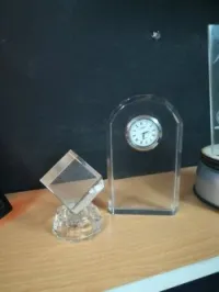 des cube et des port clé en cristal 