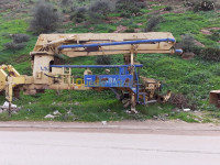 bejaia-akbou-algerie-materiaux-de-construction- pompe-à-béton-girafe