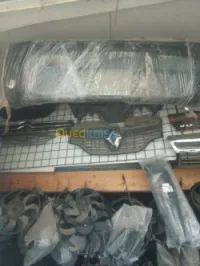 Phare feu rouge radiateur rétroviseur capote aille berceau essieu