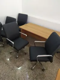 Bureaux et chaises