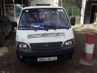 البويرة-عمر-الجزائر-حافلة-صغيرة-toyouta-hiace-2004