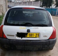 سكيكدة-تمالوس-الجزائر-سيارة-صغيرة-renault-clio-2-2001
