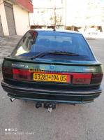 batna-algerie-moyenne-berline-renault-21-symphonie-1994