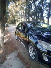 jijel-taher-algerie-moyenne-berline-peugeot-308-2011